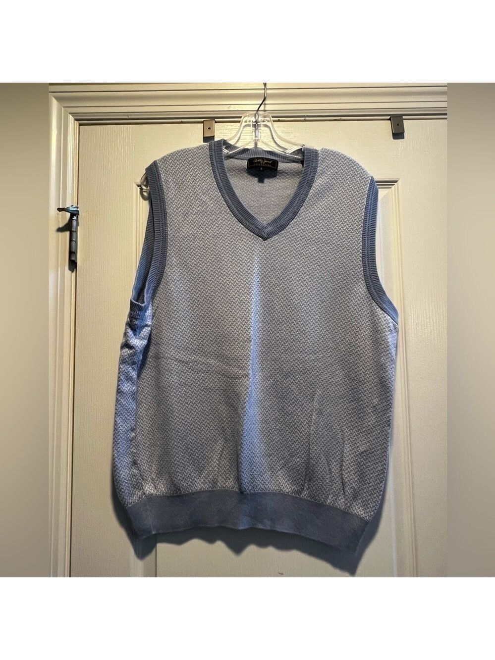Men’s Bobby Jones Collection V-neck pullover sweater vest. Size Large
